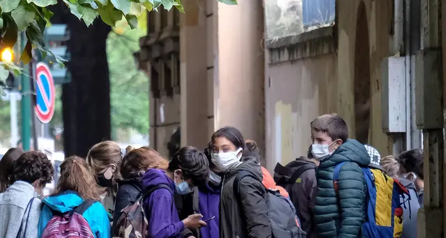 Sindacati con Azzolina, \"scuola chiusa ultima spiaggia\"