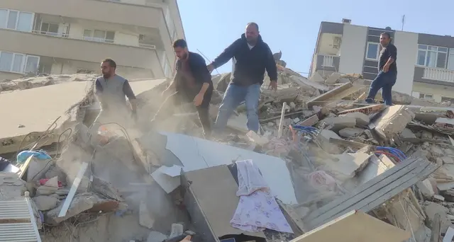 Terremoto nell'Egeo,edifici crollati e mini-tsunami a Smirne