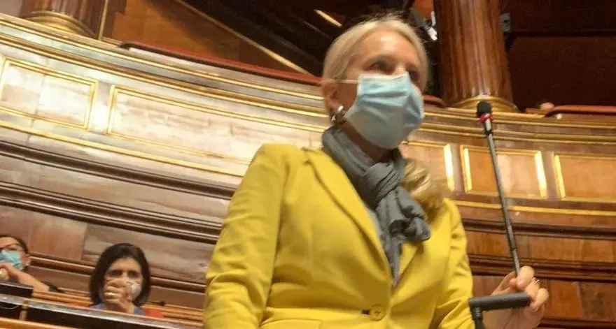 Troppi contagi, ennesimo dietrofront Stretta su bar, negozi e ristoranti