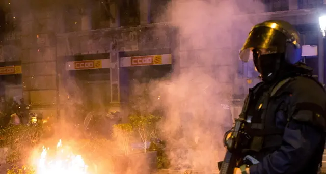 Scontri con la polizia a Barcellona