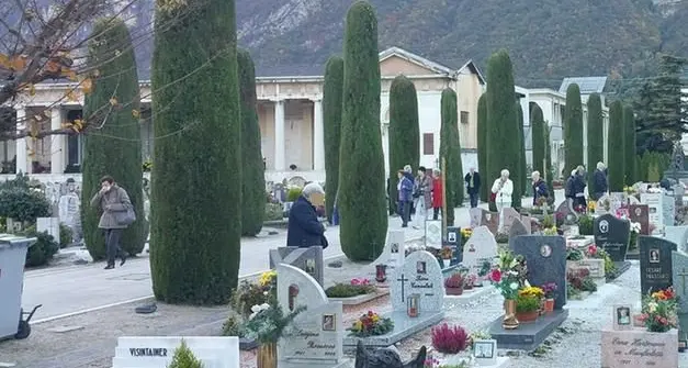 Coronavirus, in Trentino cimiteri chiusi l'1 e 2 novembre. Fugatti: \"Troppi rischi\"