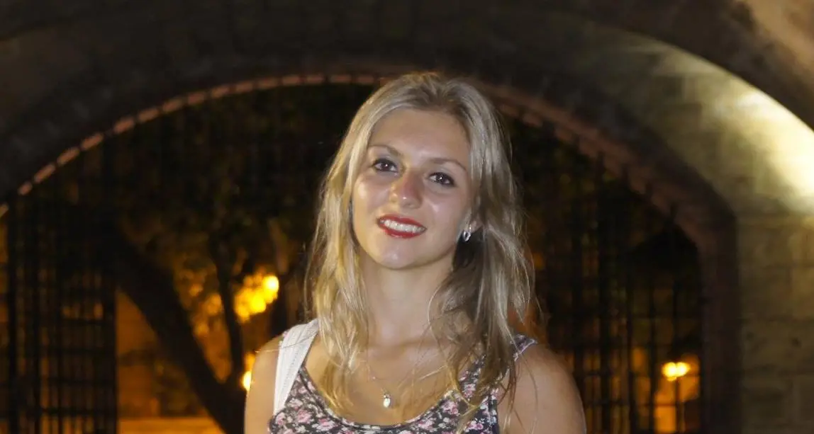Morta giovane campionessa di pattinaggio. La sua auto era finita sotto un camion sull'A22