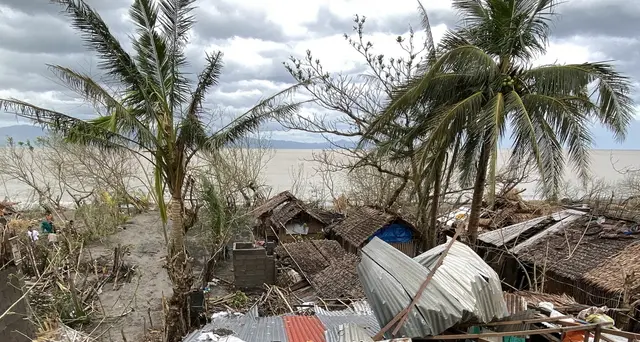 Filippine: almeno 10 morti per il tifone Goni