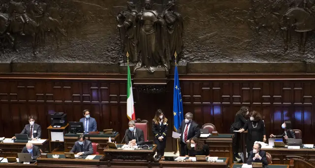 Conte, scuole di secondo grado in Dad