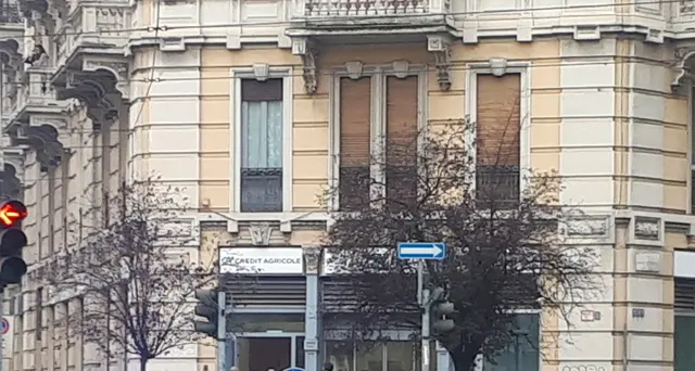 Rapina in banca a Milano, dipendenti in ostaggio