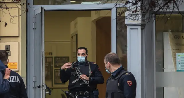 Rapinatori scappati dalle fogne, ostaggi indenni