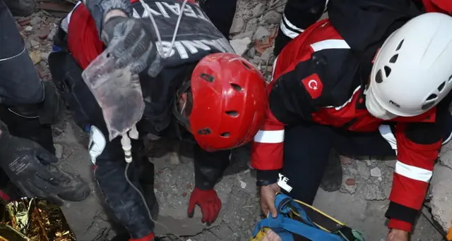 Sisma Egeo: bimba di 4 anni estratta viva dopo 91 ore