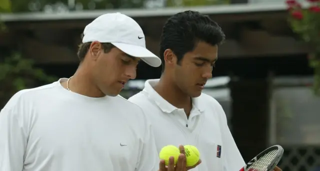 Tennista Pakistan, fascia bianca al braccio contro Macron