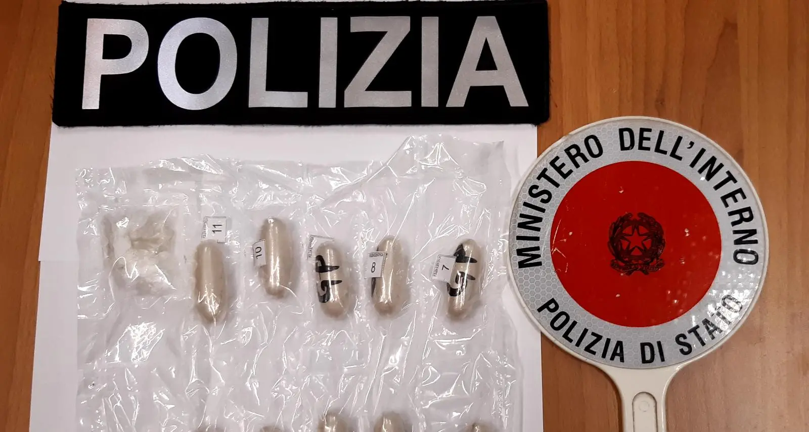 Trento, poliziotti si fingono ferrovieri, due arrestati: una donna teneva l'eroina nel reggiseno