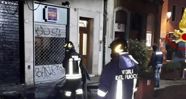 Dati alle fiamme due storici bar del centro di Padova
