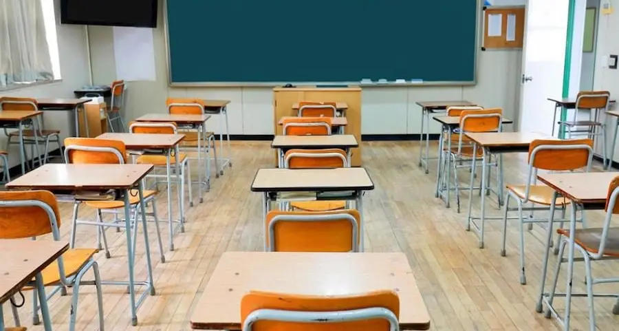 Covid-19, da lunedì scuola a distanza anche alle medie