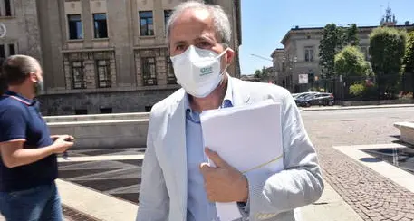 Covid-19, Crisanti scettico sul maxi test altoatesino: «Andrebbe ripetuto più volte»