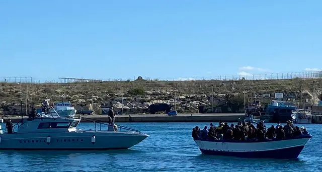 Alarm Phone, imbarcazione con 70 migranti a sud Lampedusa