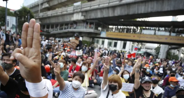 Thailandia: Bangkok, ricomincia protesta dopo scontri ieri
