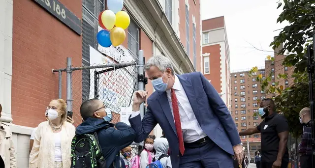 Covid, a New York da domani scuole chiuse