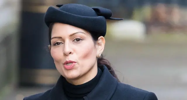Johnson 'assolve' ministra Patel, consigliere si dimette