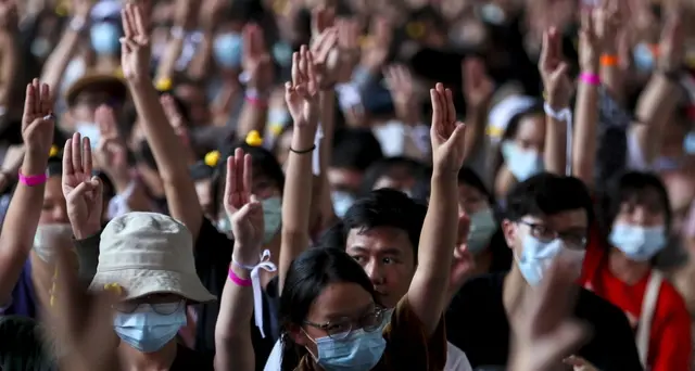 Thailandia: migliaia di liceali in piazza per riforma scuola