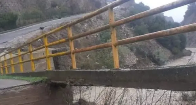 ++ Maltempo: crolla ponte nel crotonese, nessun ferito ++