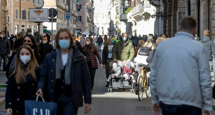 Censis: il tenore di vita peggiora per 7,6 milioni di italiani