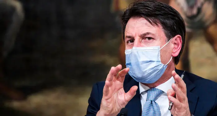 Conte: 'Niente tavolate a Natale, ma a dicembre via zone rosse'