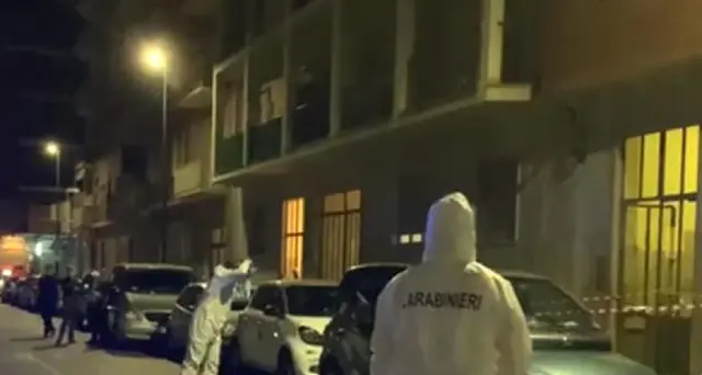 Uccide la moglie con una coltellata al petto