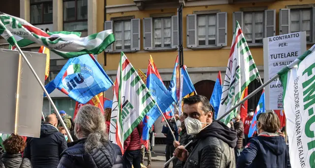 Metalmeccanici: Federmeccanica propone aumento 65 euro