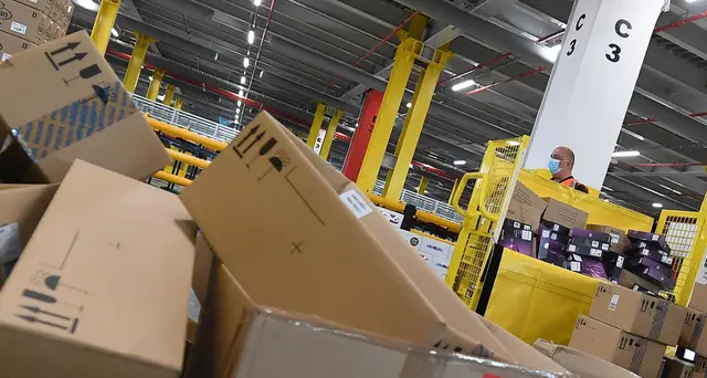 Da Amazon 500 milioni per premiare i dipendenti a Natale