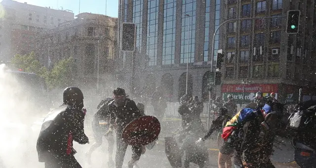Cile, corteo contro Pinera a Santiago