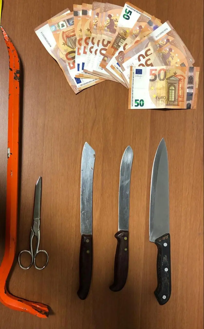 Bolzano, sorpresi a rubare in un'abitazione, arrestati in due