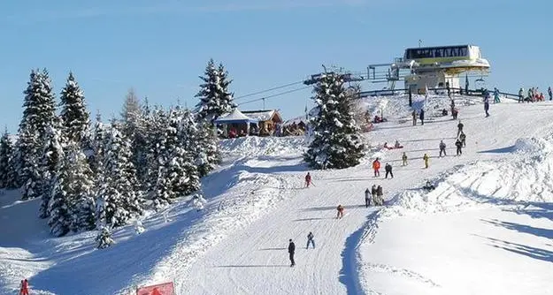 Regioni alpine, skipass ai clienti di hotel e proprietari seconde case per aprire a Natale