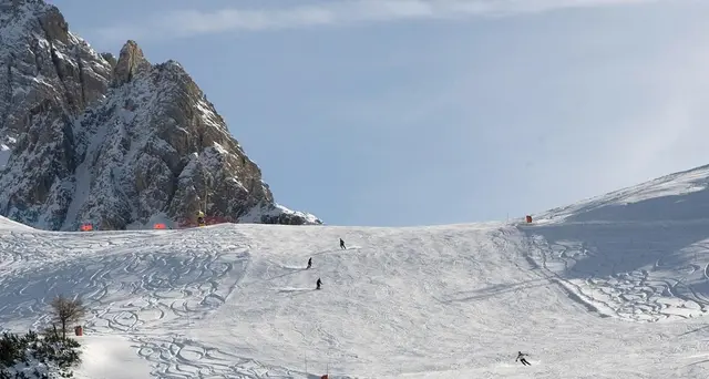 Regioni Alpine, impianti sci aperti solo a ospiti di hotel