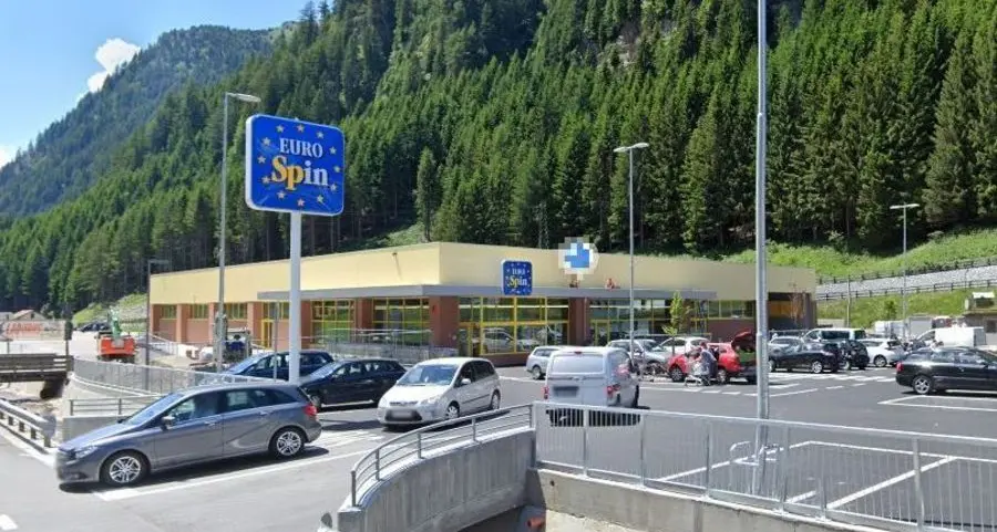 «Lavori impropri e non sicuri» Rivolta all’Eurospin a Brennero
