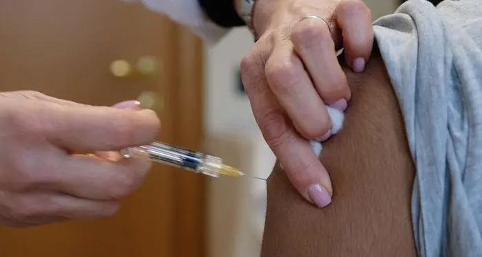 Ventimila vaccinati in due settimane. L’Asl prepara il piano: prima i sanitari
