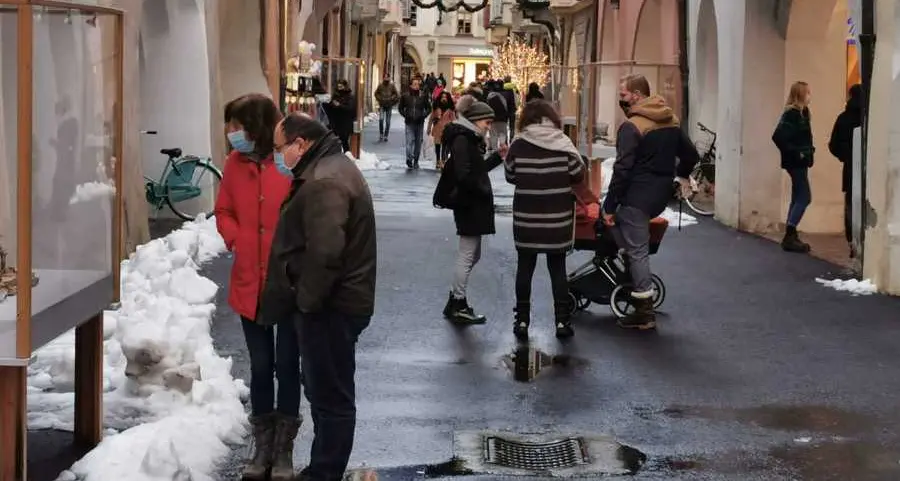 Sinergie e nuovi servizi, bar e negozi uniti contro la crisi