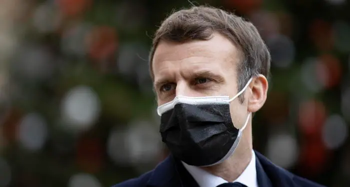 Covid: Macron positivo, oltre 74 milioni di contagi al mondo