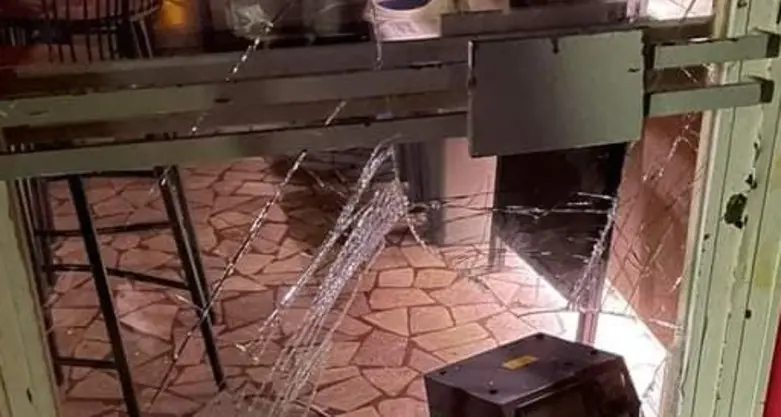 Spaccata in pizzeria, ingenti i danni