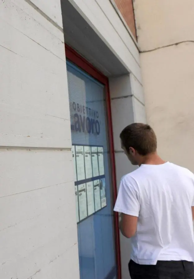 Il Covid fa crollare le assunzioni