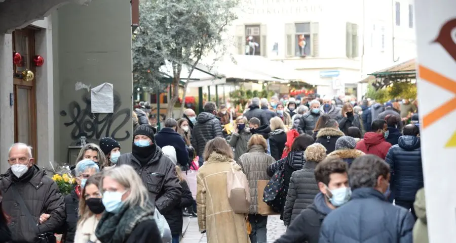 La via altoatesina per il Natale: sì agli spostamenti in provincia, no a commercio e ristorazione
