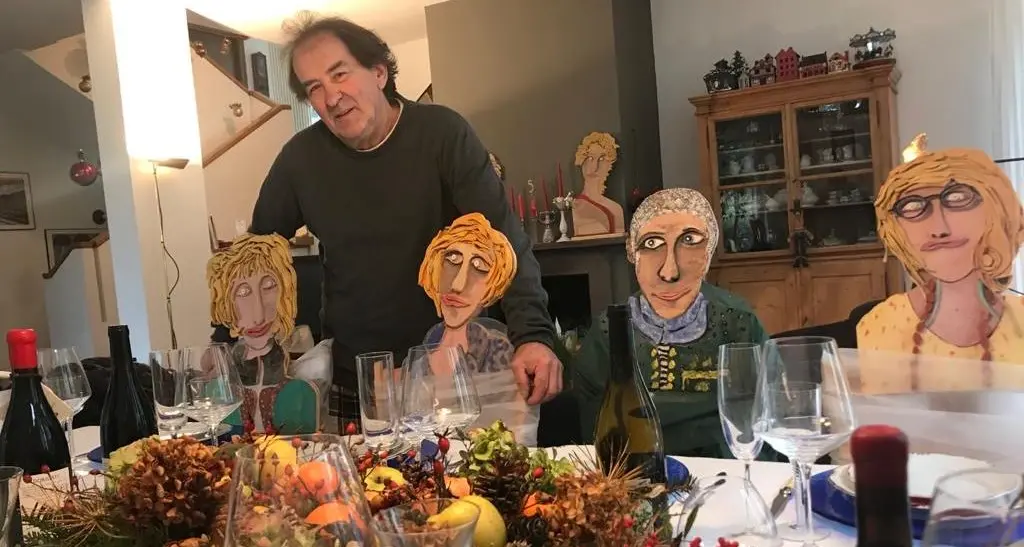 \"Il mio cenone di Natale con le sagome dei miei amici\"