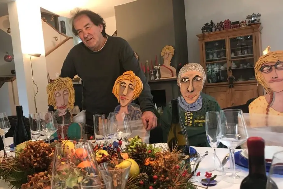 \"Il mio cenone di Natale con le sagome dei miei amici\"