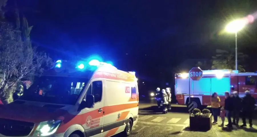Termeno, auto investe una donna: per lei ferite gravi