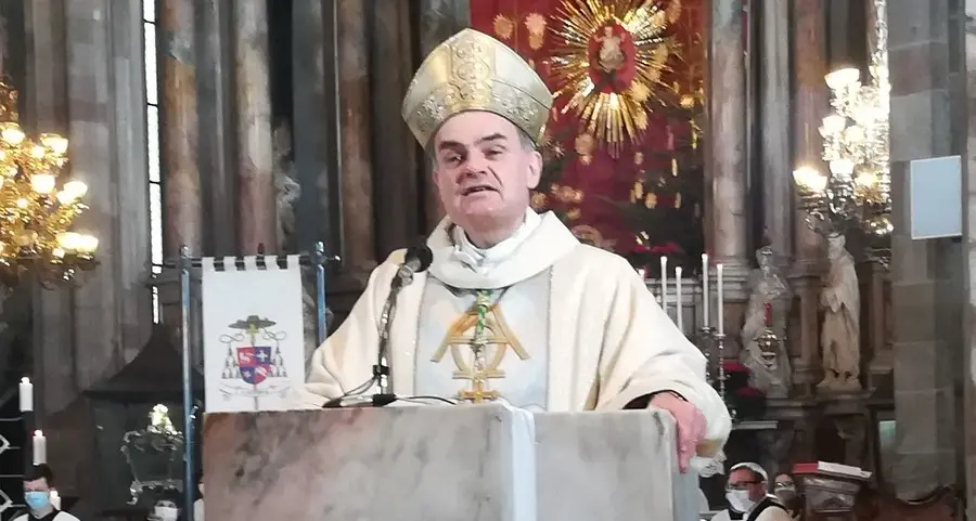 Il vescovo a Natale «Con la pandemia tutti più insicuri»