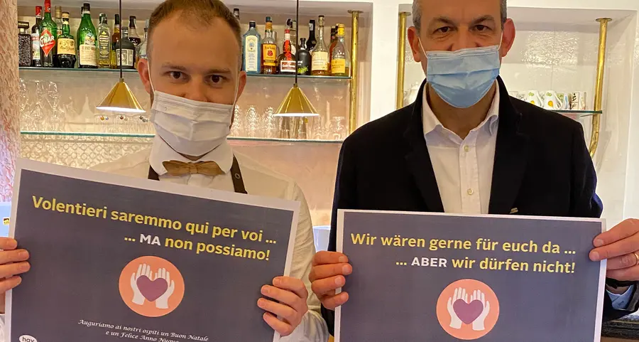 Chiusi per Covid, gli albergatori e i ristoratori protestano