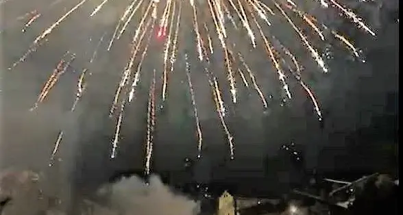 Fuochi d’artificio a Lana Il sindaco para i colpi