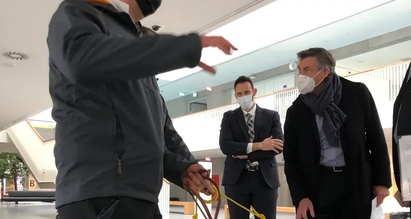 Cani a scuola per fiutare il virus Si inizia con i primi 700 studenti