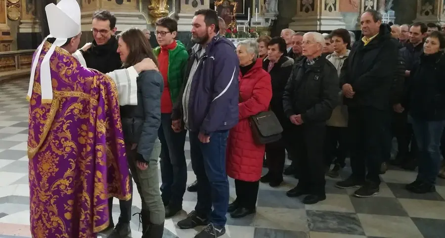 Muser celebra assieme agli sposi