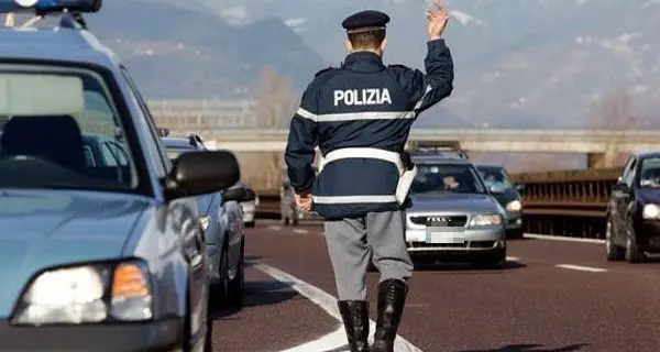 Litiga con la moglie e fugge con la figlia di 18 mesi