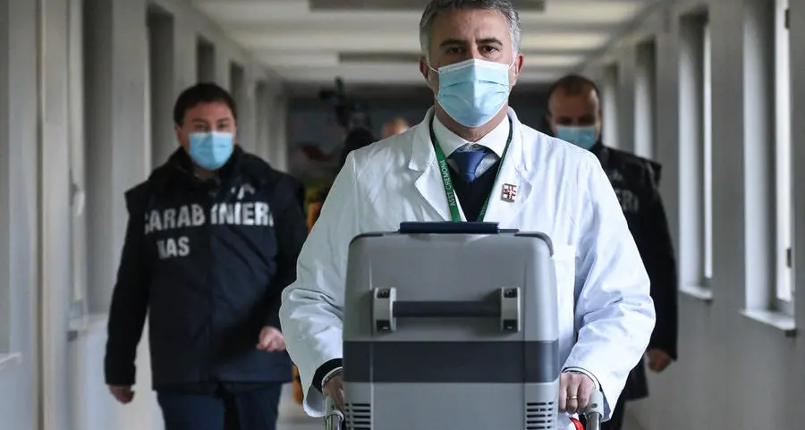 Vaccini, la Pfizer taglia le dosi Allarme: a Bolzano 57% in meno