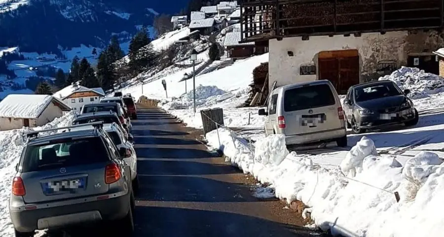 Rasciesa, fioccano multe per i parcheggi selvaggi