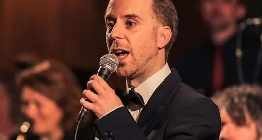 La passione jazz del vigile urbano “voce” del Natale